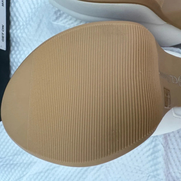 CL by Laundry Get On Platform Heel Sandals in White New in Box size 10 / 41 - Picture 5 of 16
